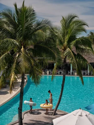 seaside-collection-finolhu-main-pool-3