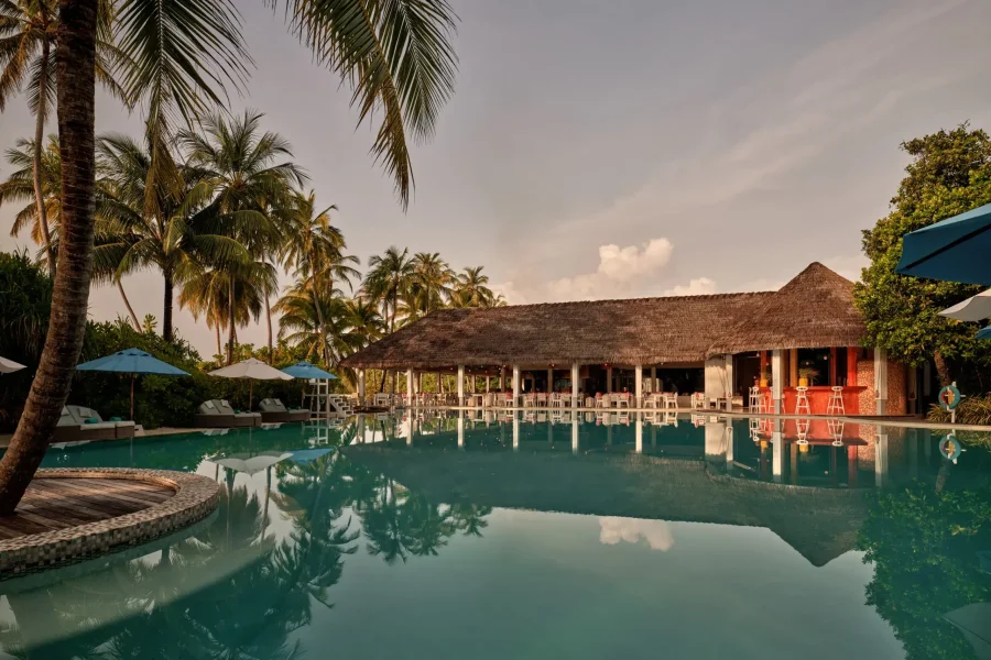 seaside-collection-finolhu-main-pool